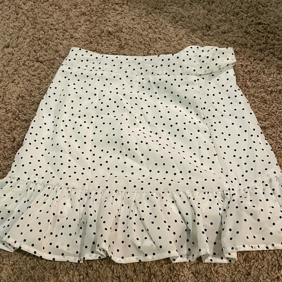 Adorable polka dot skirt! 🖤 - Picture 5 of 6
